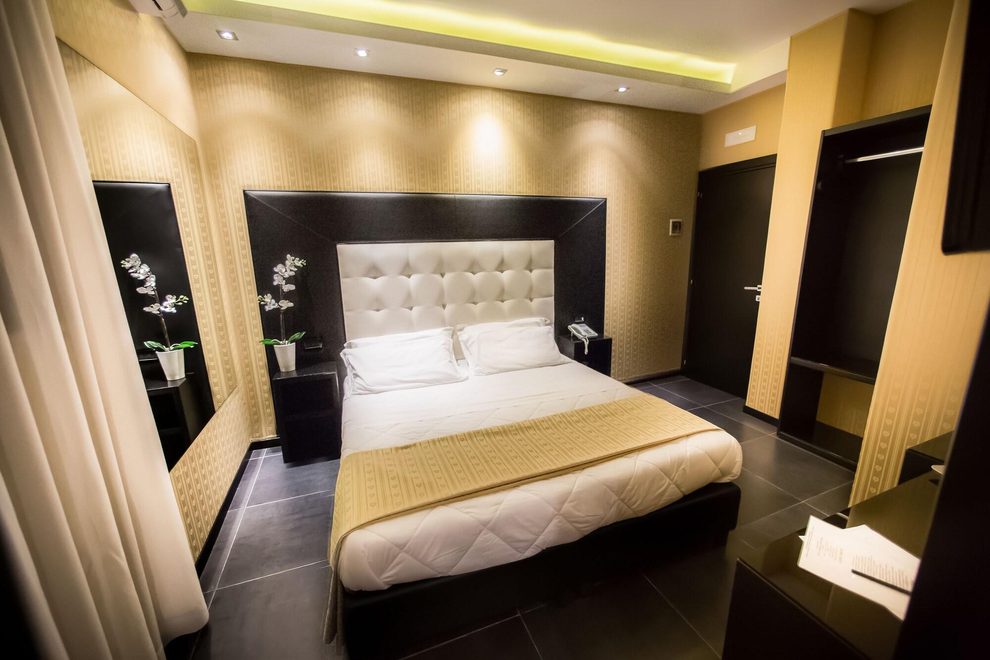 Kleopatra Design Hotel เนเปิลส์ ภายนอก รูปภาพ