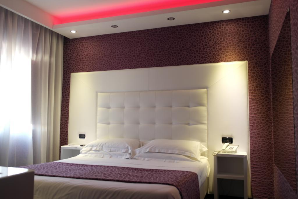 Kleopatra Design Hotel เนเปิลส์ ภายนอก รูปภาพ