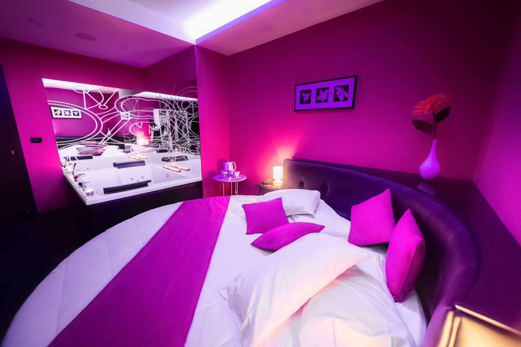 Kleopatra Design Hotel เนเปิลส์ ภายนอก รูปภาพ