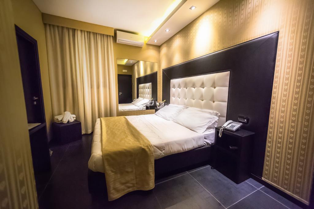 Kleopatra Design Hotel เนเปิลส์ ภายนอก รูปภาพ